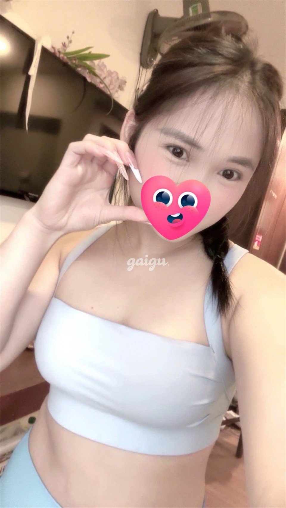 Kiều Nữ 2k3 – non tơ mới lớn lần đầu đi làm, ngian chiều khách